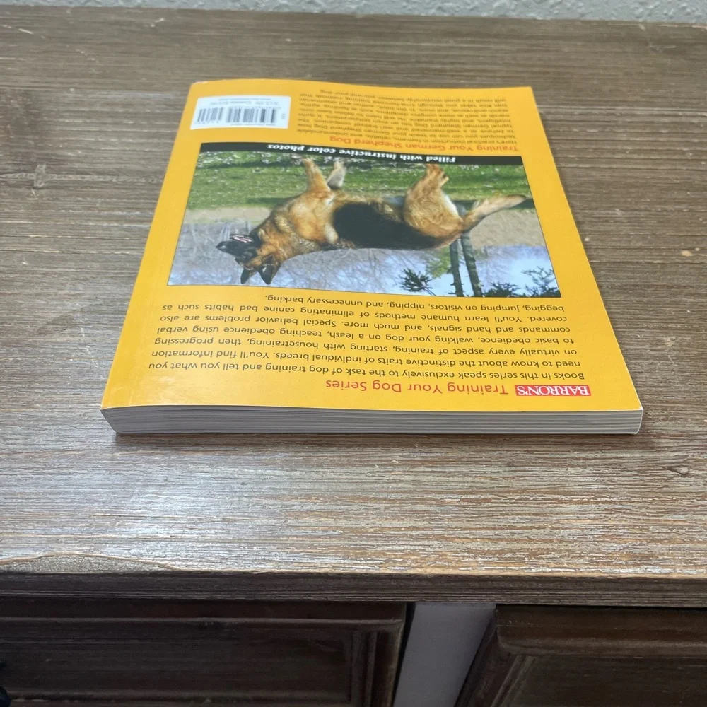 Training Your German Shepherd Dog (Training Your Dog) - Paperback
